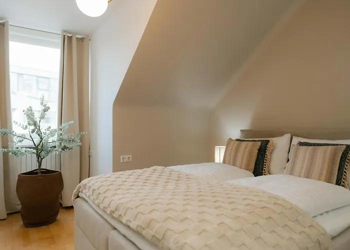 Comfy Apt For 4-6, 5 Min To Center, No Lift Currently