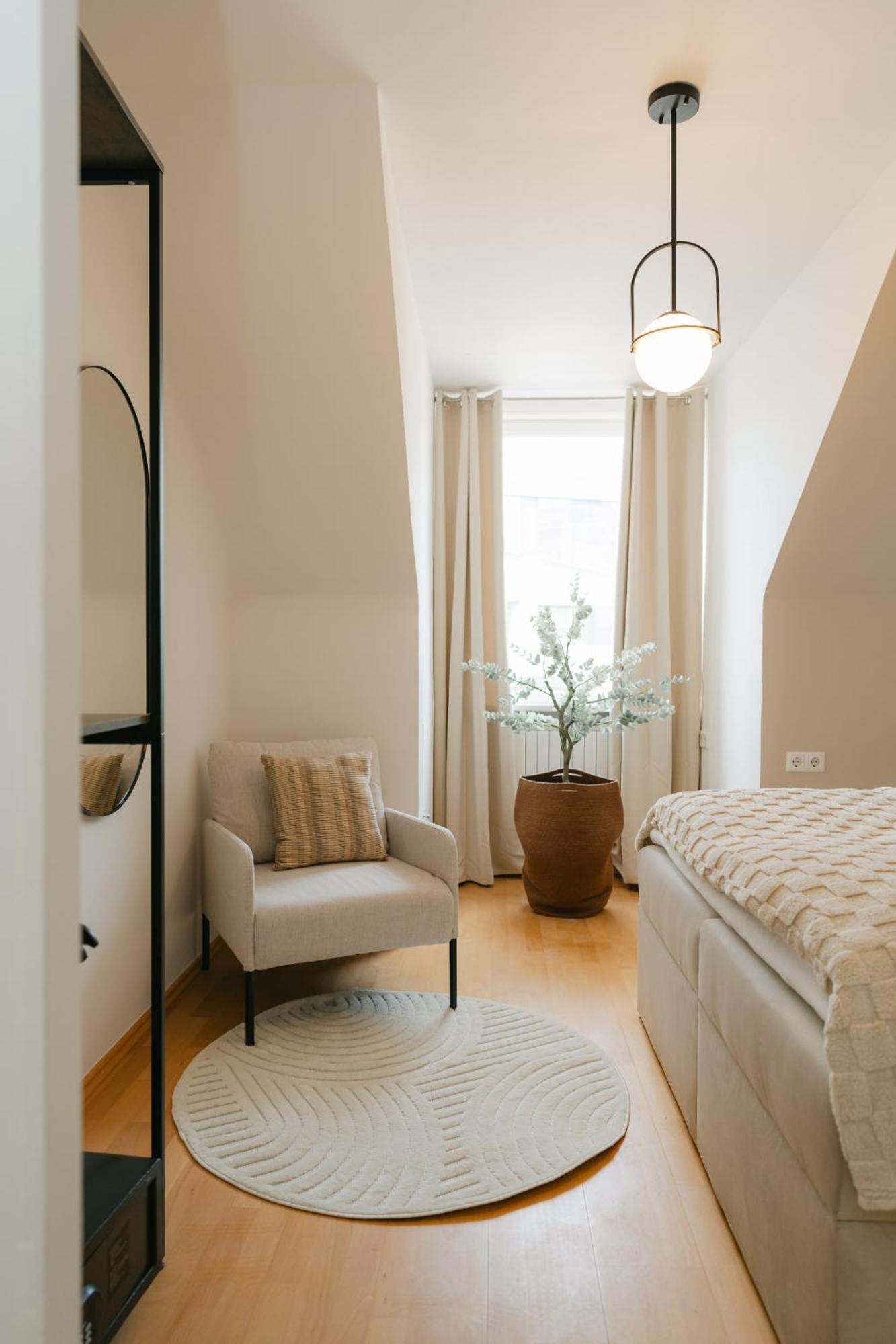 Comfy For 4-6, 5 Min To Center, No Lift Currently Apartmán