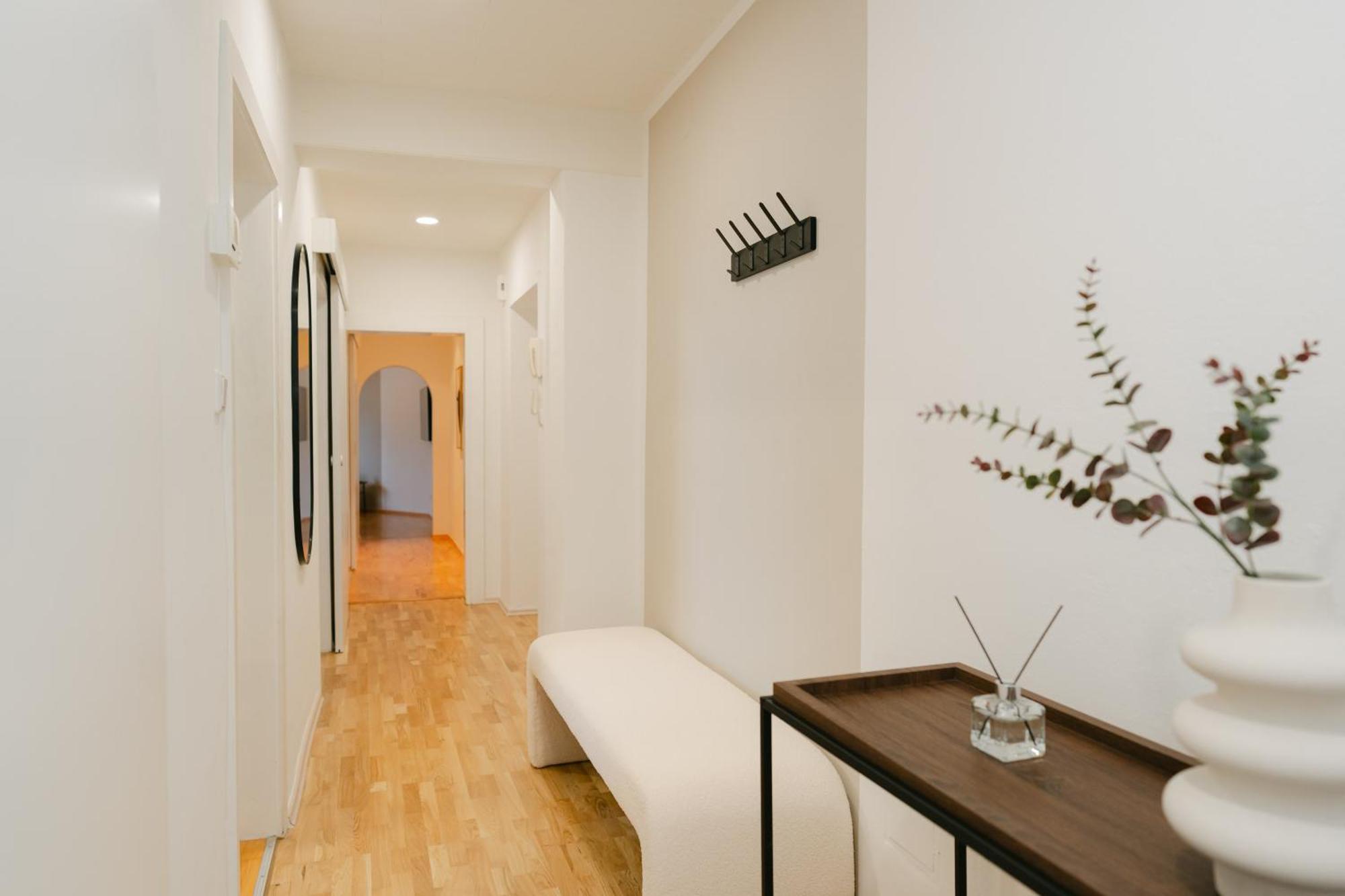 Comfy For 4-6, 5 Min To Center, No Lift Currently Apartmán